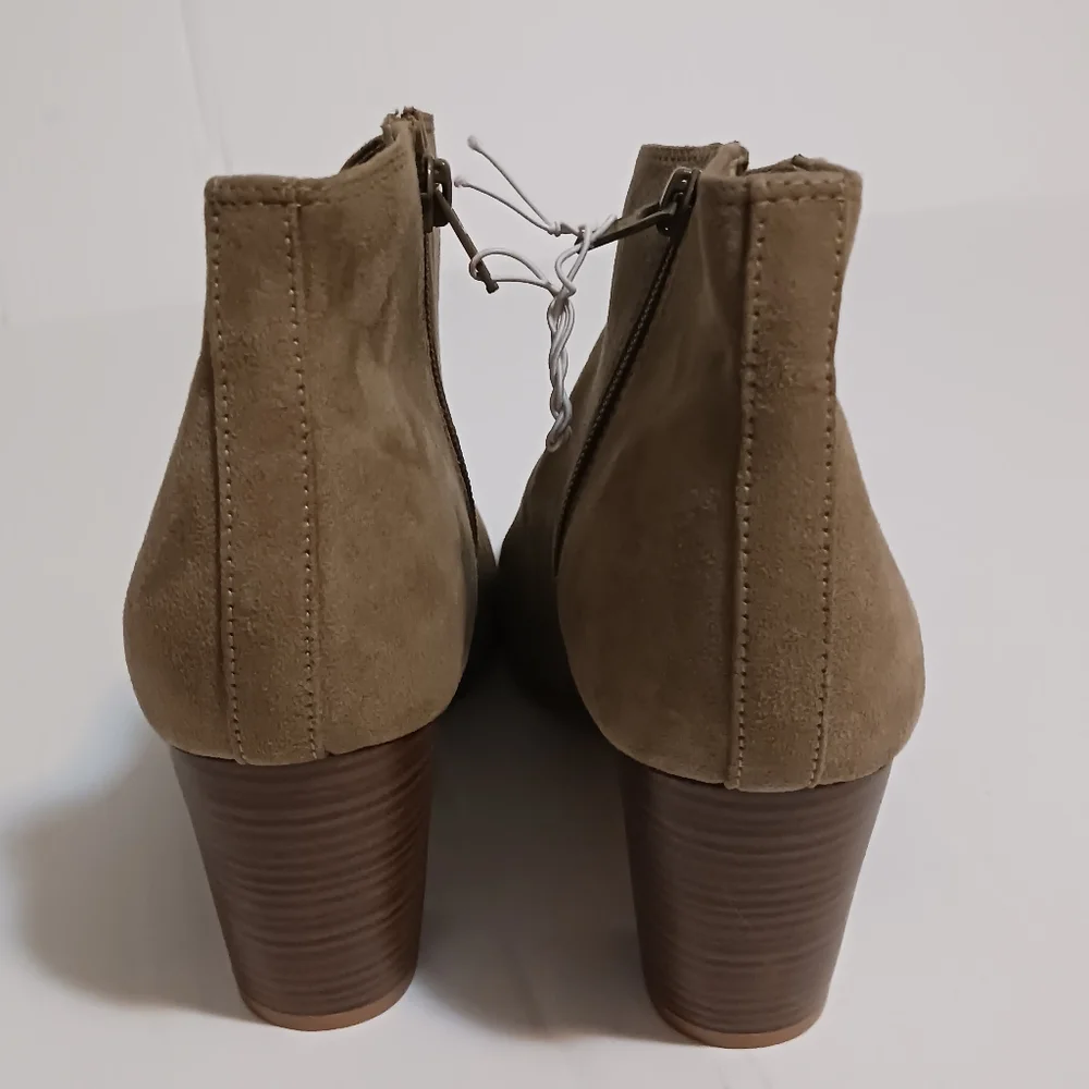 OLD NAVY. Booties Faux‎ Suede Heel, Sz.   9 1/2, Dull Olive Green Women